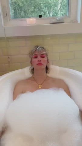 Bathtub January Jones Legs gif