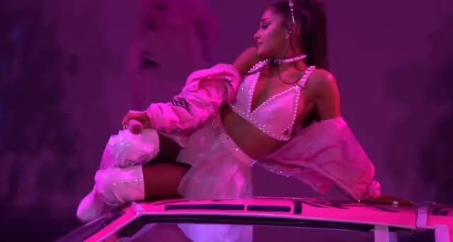Ariana Grande - 7 rings (Live From The Billboard Music Awards 2019) 1