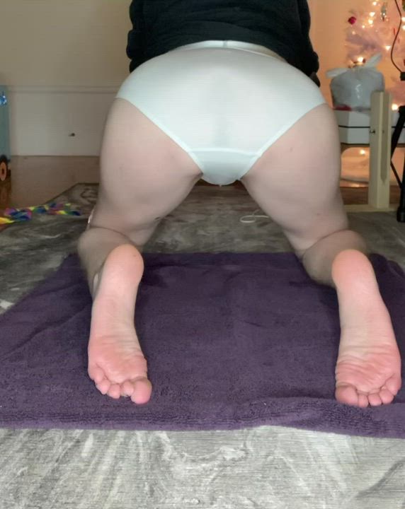 desperately pissing my panties 🥵