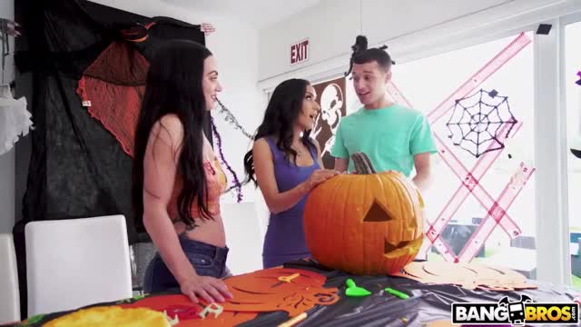 [BangBros] Tia Cyrus - Swalloween Treat (1 Min)