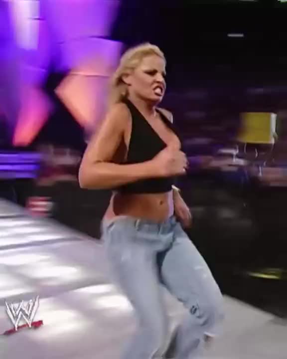 Trish Stratus Raw 1-04-04