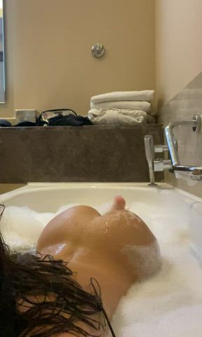2000s porn arab ass bathtub bending over bubble butt naked onlyfans teasing gif