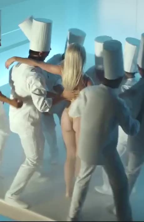 Katy Perry’s perfect butt needs a rough pounding
