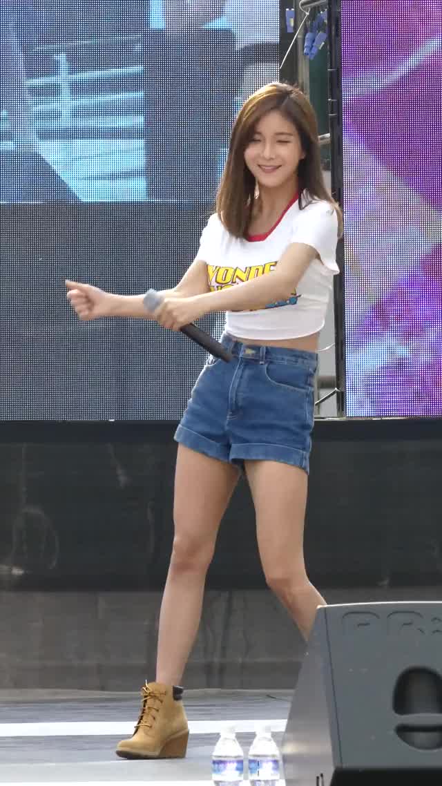 160521 Hyunyoung cute 2 (Tell me tell me) loop