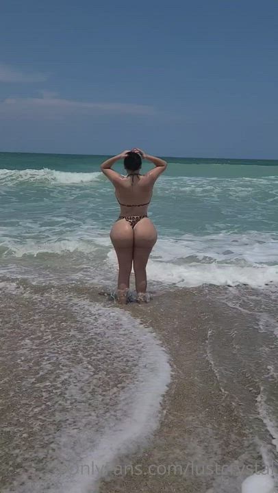 Beach Big Ass Bikini Body Doll Fake Fake Ass Fake Tits Hourglass Public Teasing gif