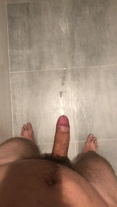I love pissing in my parents shower! (M25)