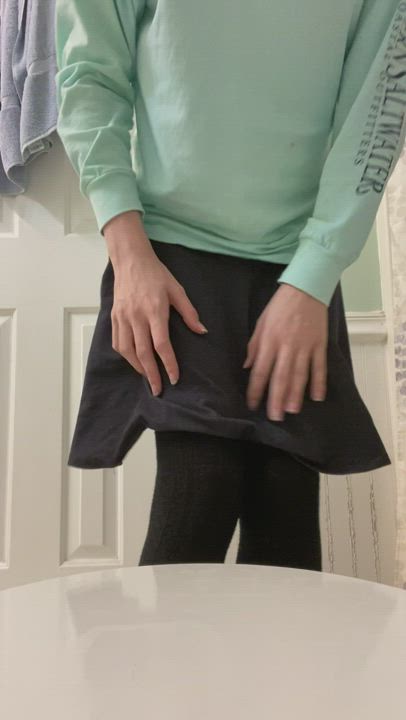 Do you like guys who wear skirts here? (: