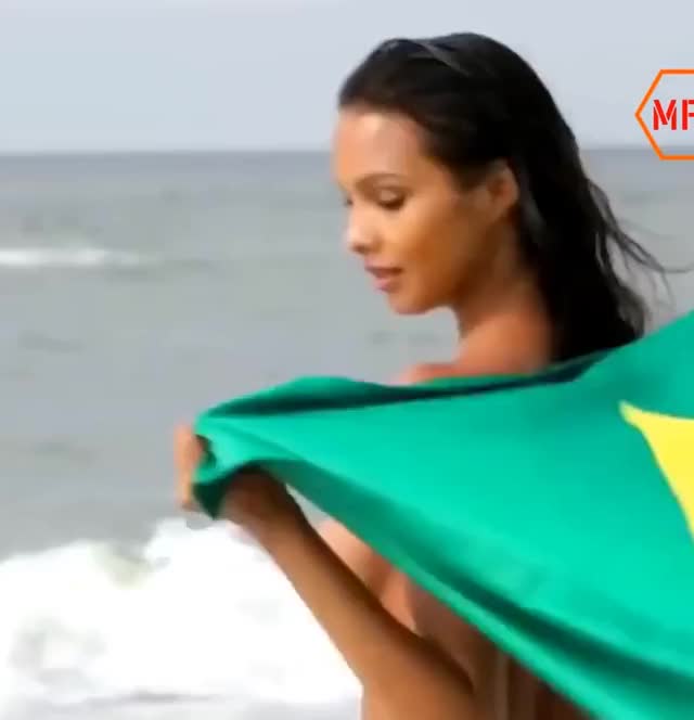 Lais Ribeiro GIF - 03