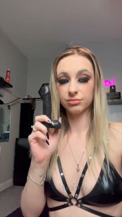 You don’t deserve to have a cock if it’s below 6 inches! Do better loser