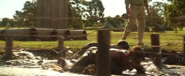 Luke Pegler naked assault course - Hacksaw Ridge (2016)