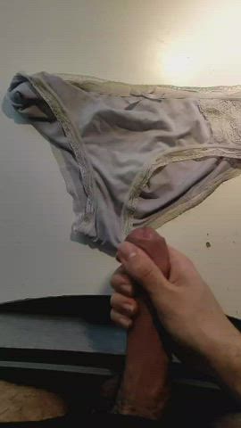 i love to use my aunt's panties to cum