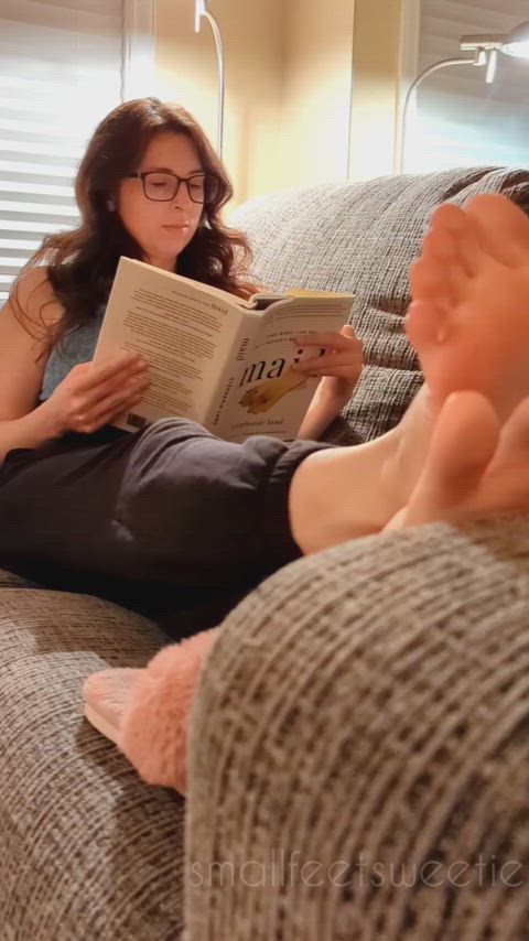 brunette candid feet feet fetish glasses petite feet-heaven foot-queen gif