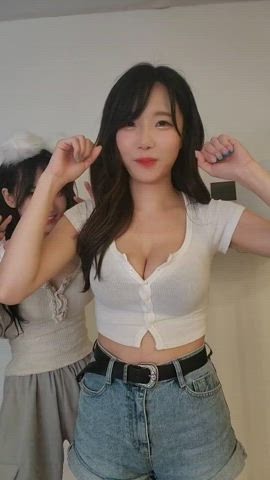 asian cute dancing korean model gif