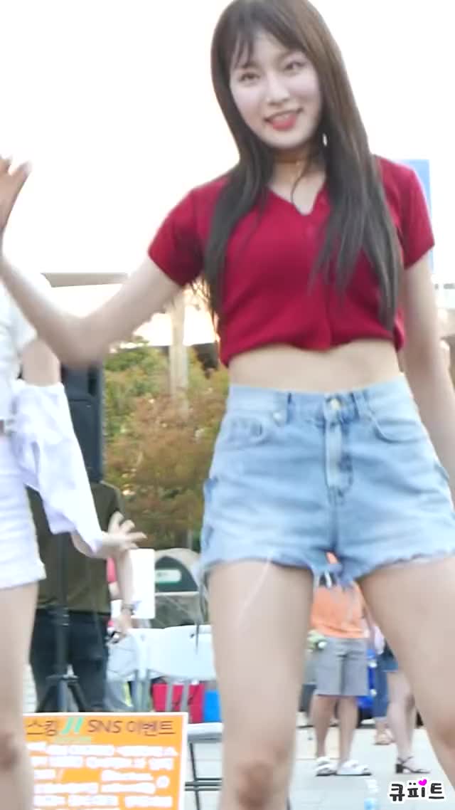 180811 네이처(Nature) 새봄 직캠- Dance The Night Away(트와이스) [신촌버스킹]