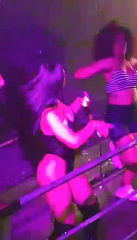bottoms open up during performance