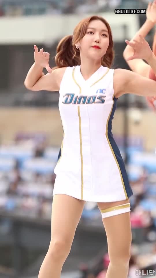 Cheerleader Lee Joo Hee Thigh Choke