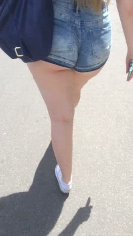 amateur ass big ass blonde booty pawg public thick white girl r/caughtpublic gif