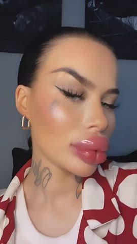 fake lips homemade lips selfie gif