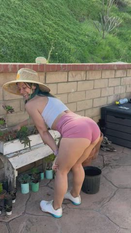 Ass Booty Bouncing Jiggling MILF Mom Outdoor Twerking gif