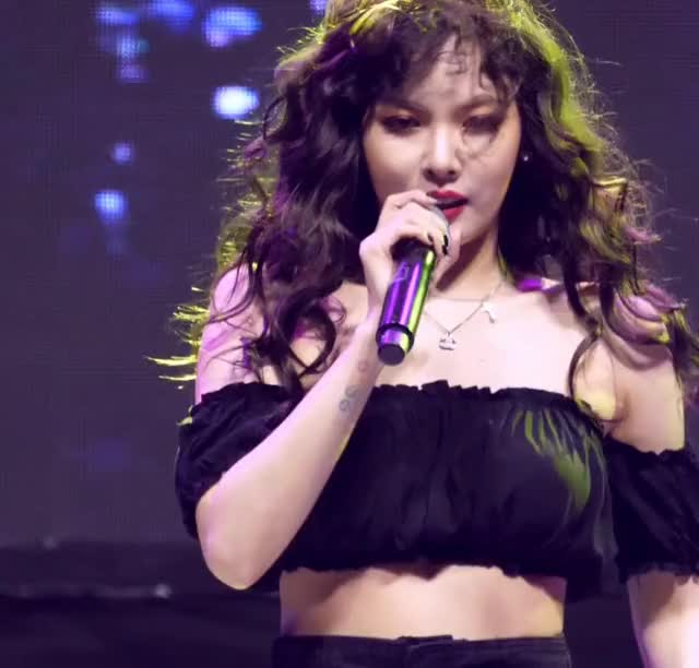 Hyuna titty jiggle