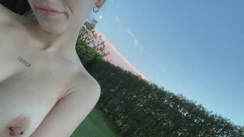 Beautiful sky and beautiful boobs🥰