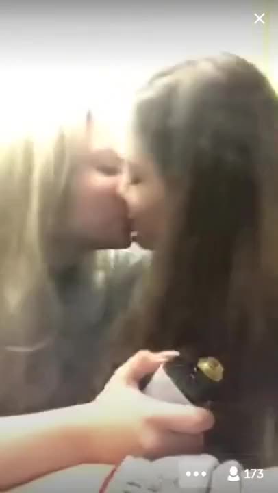 kiss gyfff1Lesbian beautiful girls from periscope edit