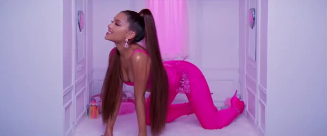 On All Fours (2) - 7 Rings (MV) - 2019