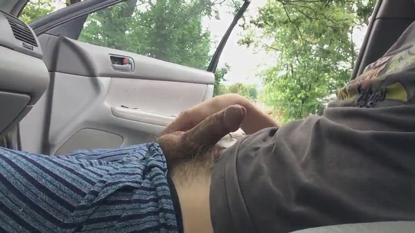 Handsfree cumming in the carpark