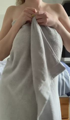 big tits titty drop towel boobs latinas mexican-girls milf gif