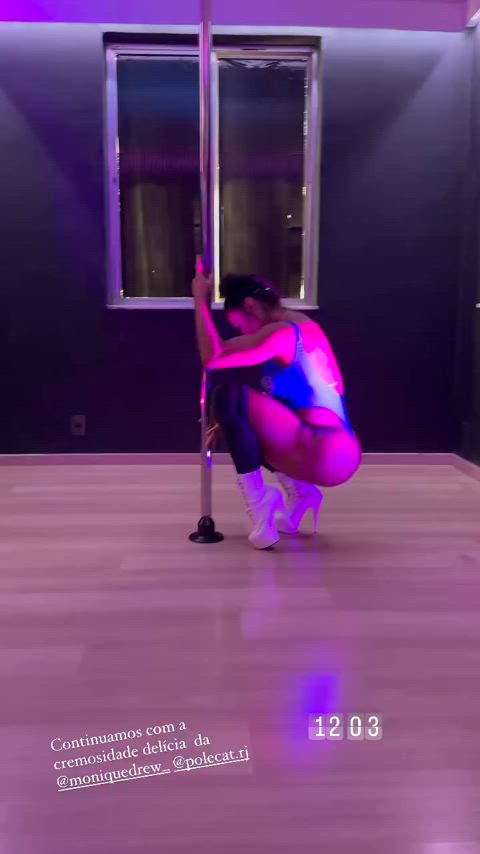 ass big ass big tits brazilian celebrity dancing muscular girl pole dance gif