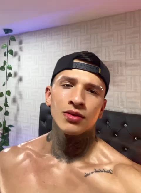 boyfriend cock gay muscles oil oiled strip stripchat tattoo tease at-work bisexual