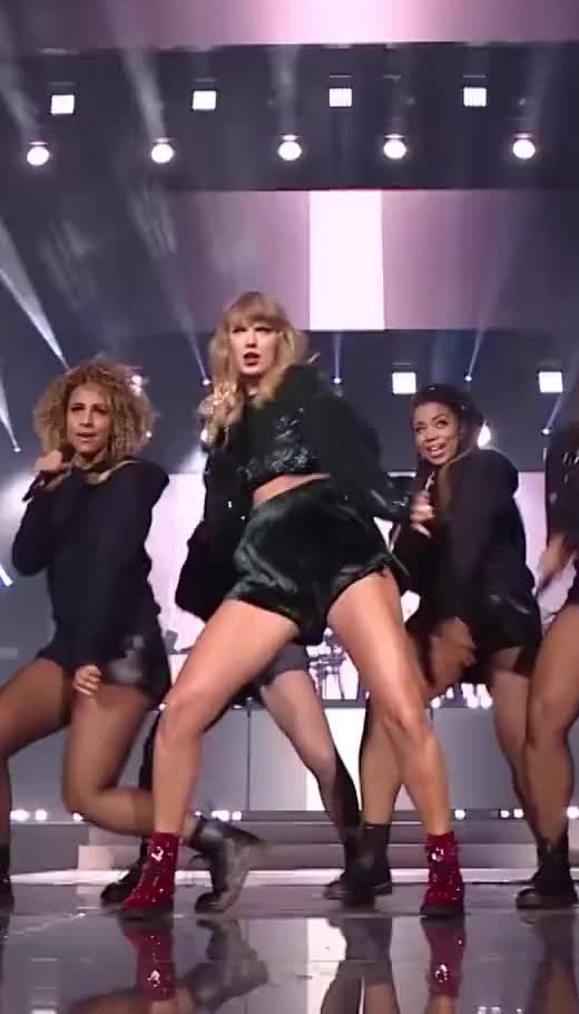 Dancing Taylor Swift gif