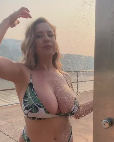 beach big tits bikini onlyfans public shower tiktok r/tiktits gif