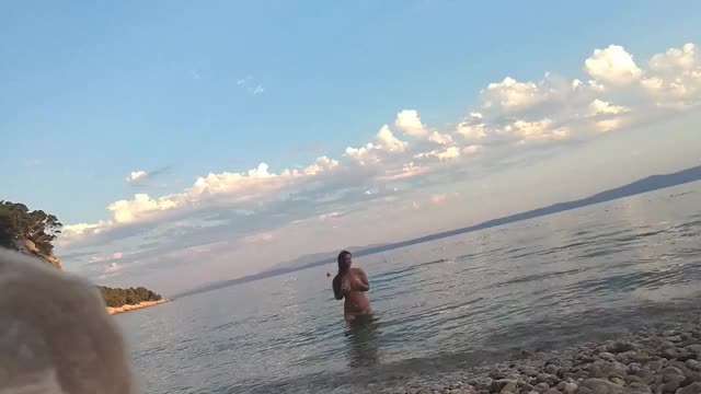 Cuming and squirting on nude beach