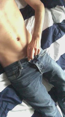 Love a jeans bulge.