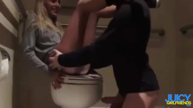 (GFY) HOT Amateur Toilet Sex