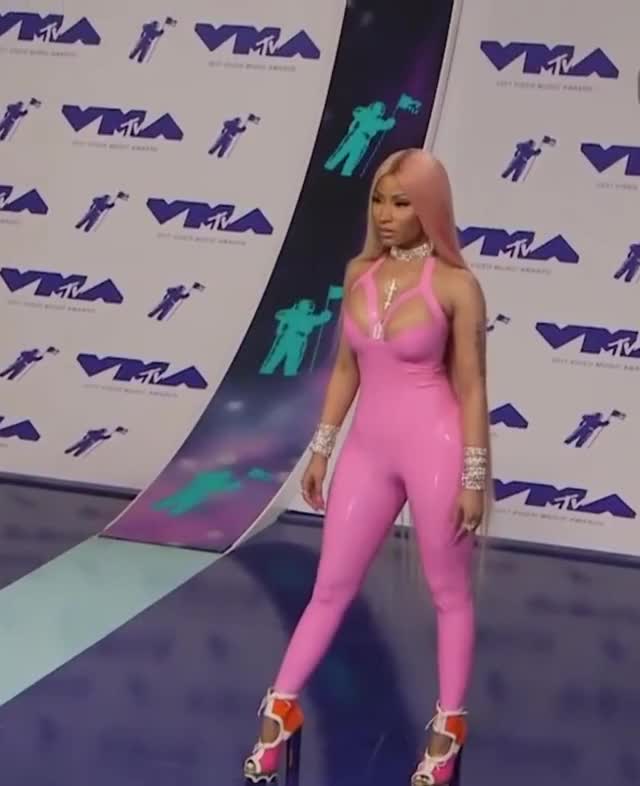 Nicki Minaj gif