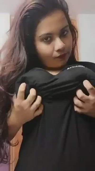 CHUBBY BANGLA BABE SHOWING HER HUGE MILKY BOOBS [MUST WATCH] [LINK IN COMMENT] 💦💦