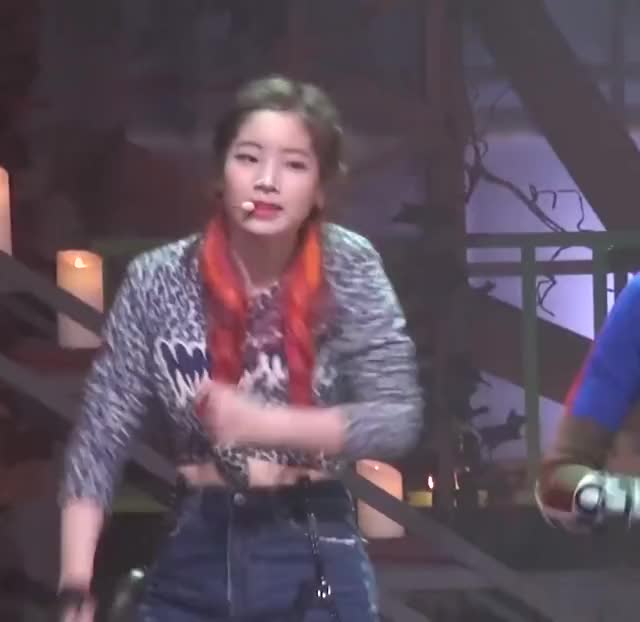 Fancam Dahyun of TWICE Like OOH-AHH OOH-AHH @M COUNTDOWN 151029 EP.84-ln2RSh82cbM