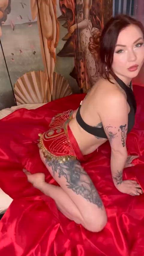 ass shaking big tits booty redhead shaking tattoo tattooed goth-girls hot-girls-with-tattoos