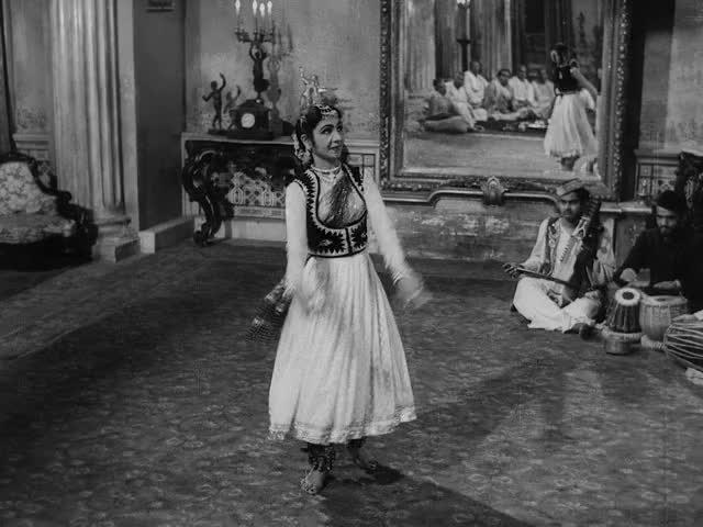 Music-Room-1958-GIF-01-18-48-dancer