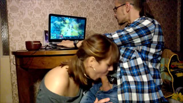 DOTA 2 BLOWJOB- THE BEST WAY TO DISTRACT FROM THE GAME