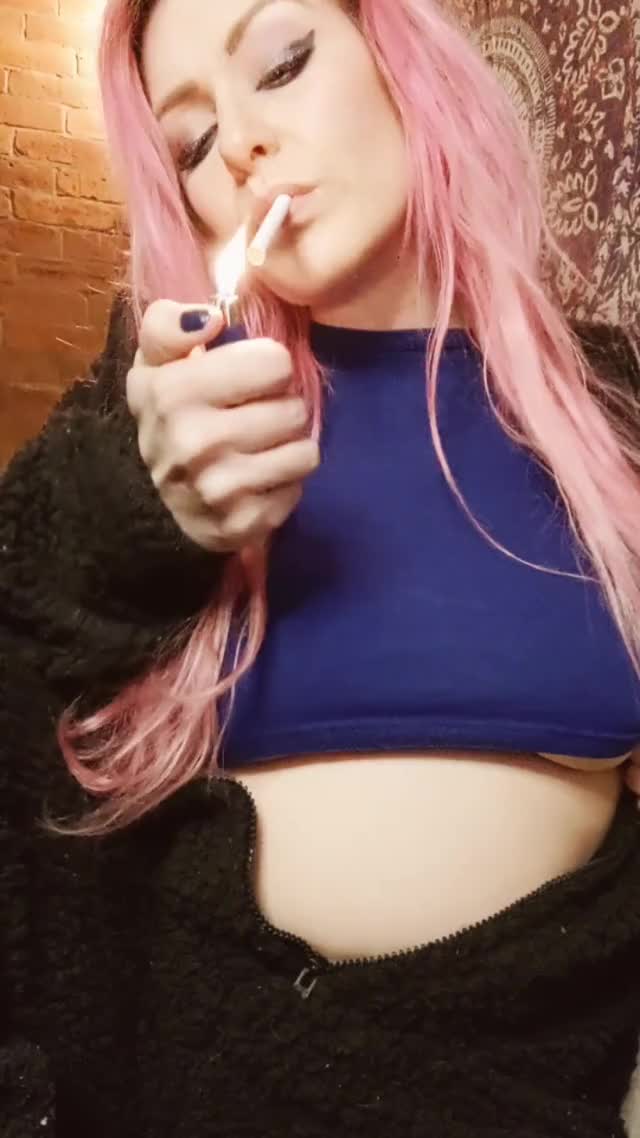 Lighting up a smoke + a titty drop to start your Friday morning right ???