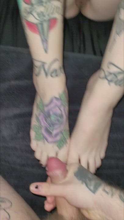 I love when cum gets between my toes