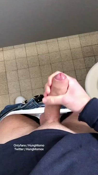 Jerking and Cumming in the toilet