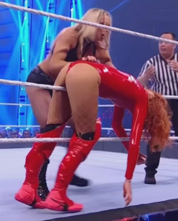 Becky Lynch wedgie 🍑