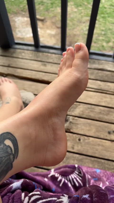 cute feet feet fetish fetish foot worship pretty toes white girl feet-heaven gif