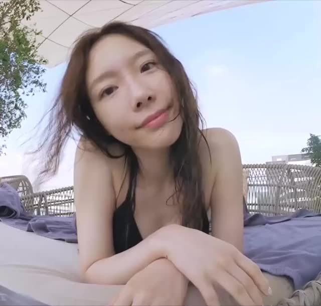 Taeyeon Swim 01