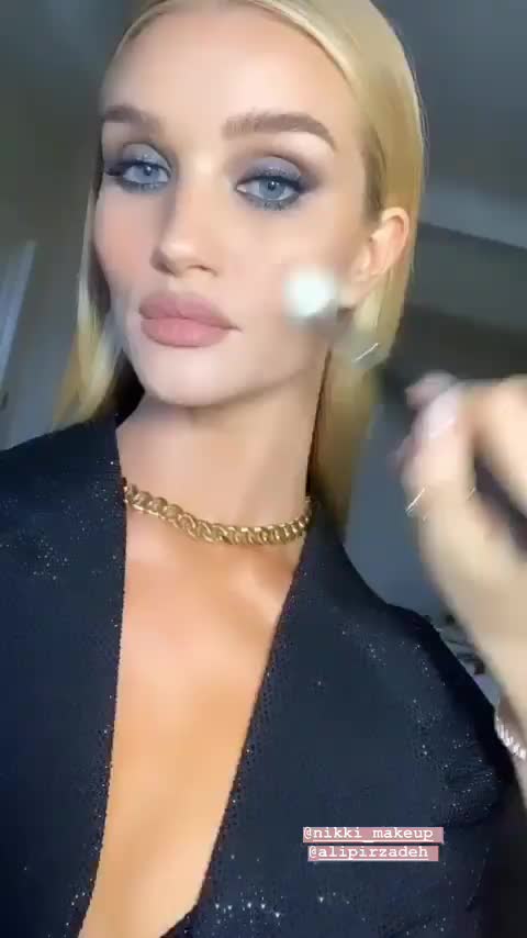 Celebrity Rosie Huntington-Whiteley gif