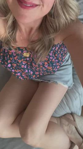 milf mom pussy pussy lips pussy spread upskirt gif